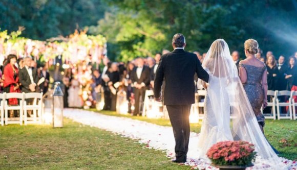 Friss házas? Akkor hamarosan elég bosszantó „nászajándékkal” lepi meg önt az adóhivatal