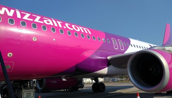 Bombafenyegetés miatt szállt le egy Wizz Air-gép Bukarestben