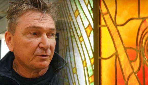 Az aranyvonalat keresi az ólomüveggel varázsoló Egri István (VIDEÓ)