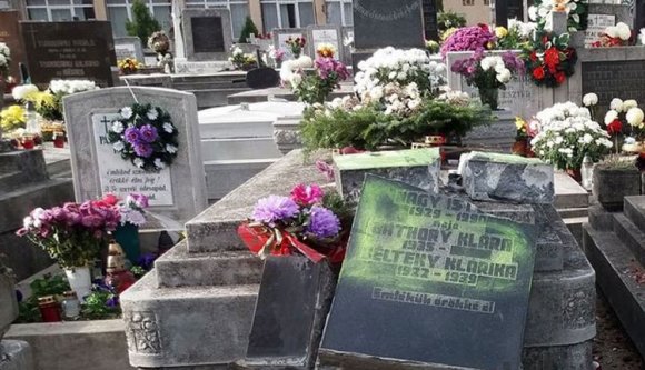 54 sírt rongáltak meg Szatmárnémetiben