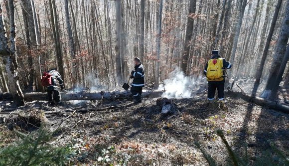 Eloltották Kászonaltíz közelében az erdőtüzet