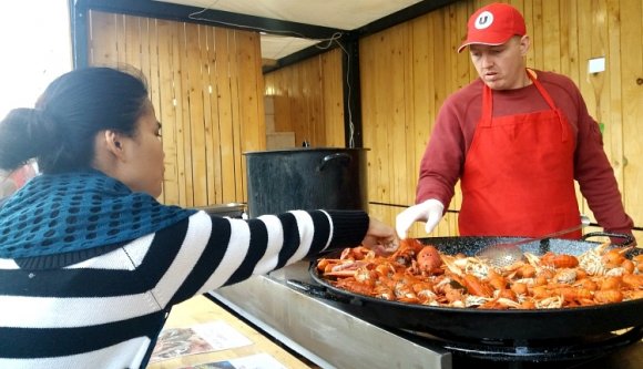 Békacombot ropogtattunk és forralt borral melegedtünk a kolozsvári mediterrán fesztiválon