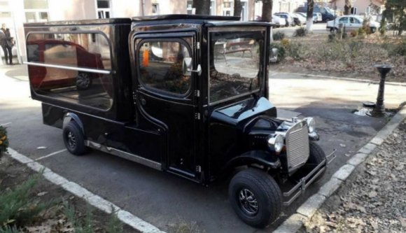 Csúcsra hág a múlt utáni vágyódás Váradon: már a halottak is nosztalgiázhatnak