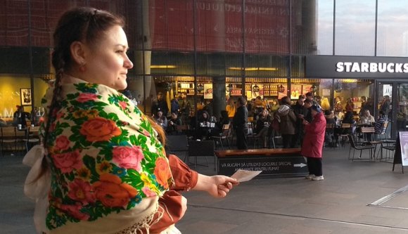 Magyar néptánc a Starbucks és a Pizza Hut között? Miért ne!