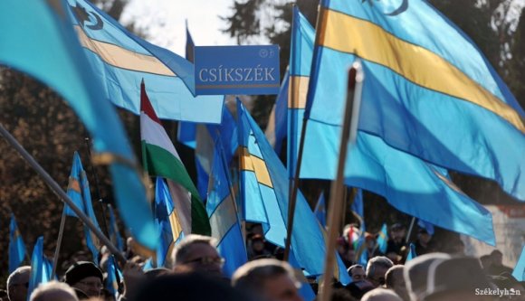 „Száz éve késik Székelyföld autonómiája” – centenáriumi nagygyűlés Sepsiszentgyörgyön