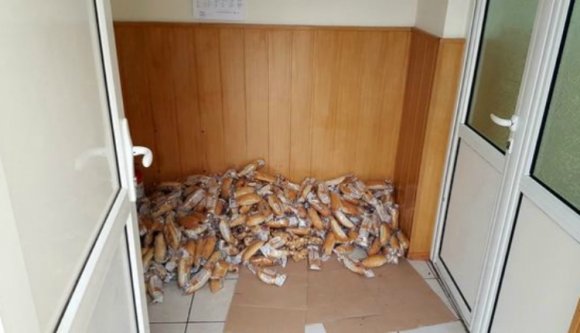 Odahányta a küszöbre az ingyentízórait a sietős sofőr