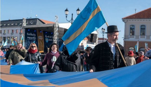 Kilenc dolog románokról, magyarokról, autonómiáról