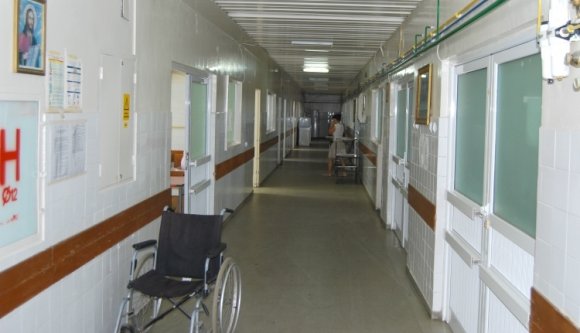 Két hétre bezár a kórház, mert szabadságra megy az orvos