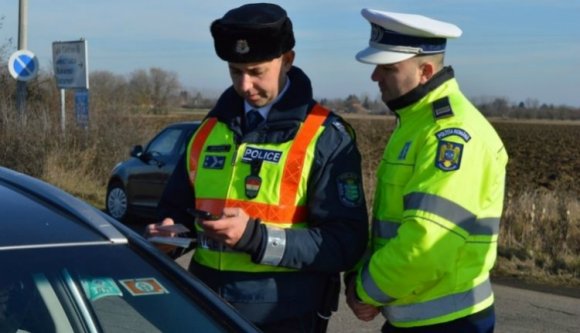 Jó estét, közúti ellenőrzés! Kér egy kávét?