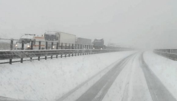 Tippelhet! Ön szerint eltakarították a havat a Nagy Erdélyi Autópályáról?