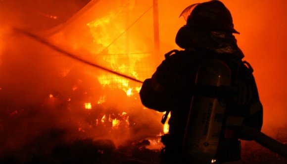 Befagytak a tűzoltótömlők, leégett öt barakk a pataréti szeméttelepen