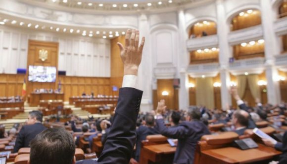 Hogyan lehetne javítani az ország helyzetén? Nos, a PSD szerint a képviselők nyugdíjának emelésével