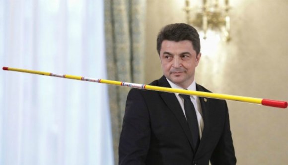 Anyanyelvgyilkos bakival kezdte karrierjét az új művelődési miniszter (VIDEÓval)