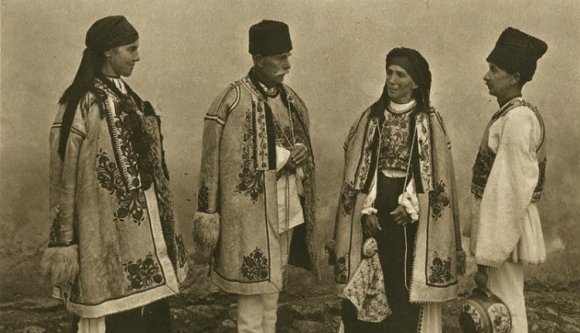 Az erdélyi románok kiszorítottak és szegények voltak. Bezzeg a magyarok és a szászok!