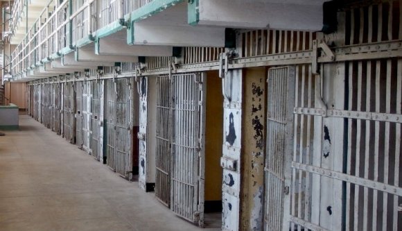 És folyamatosan függesztik fel a korrupciós ítéletek végrehajtását