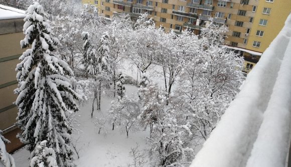 Olvadás, eső, szélvihar, fagyás, jég és hó is jön karácsonykor