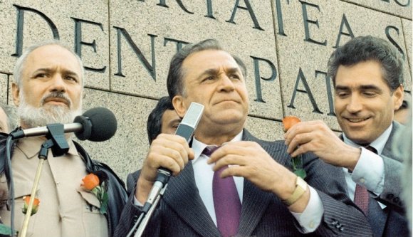 Az igazság 1989-ről nemzeti szükséglet. Ne tekintsünk csodálattal Ion Iliescura!