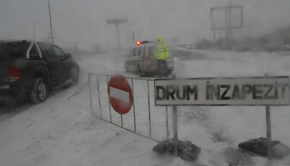 Hótorlaszok tartanak fogva több tíz turistát a Bucsecs-hegységben