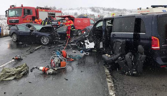 Frontálisan nekihajtott egy kisbusznak, azonnal belehalt