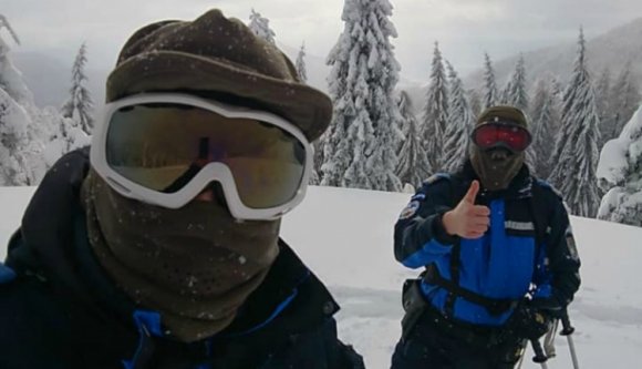 Fitneszedzőnek állnak a hegyi csendőrök: mutatják, hogyan kell leadni az ünnepi pluszkilókat (VIDEÓval)