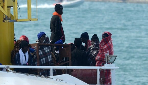 Románia eminens tanulót játszik, és migránsokat fogad be