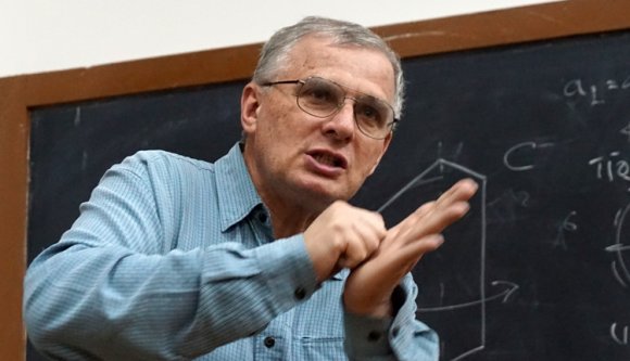 Amikor az ásványtanos magyarázza az aranyfonalat és a Seuso-kincseket