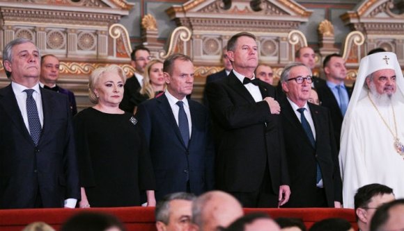 Románul szólította fel Romániát a jogállam védelmére Donald Tusk Bukarestben