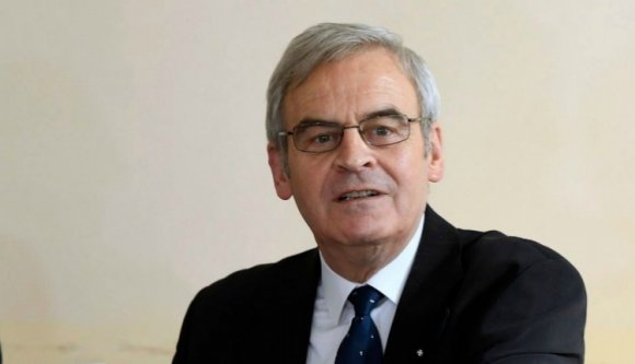 Nem jelent meg a tolmács, nem hallgatták ki a Tőkés László kémvádját cáfoló tanút