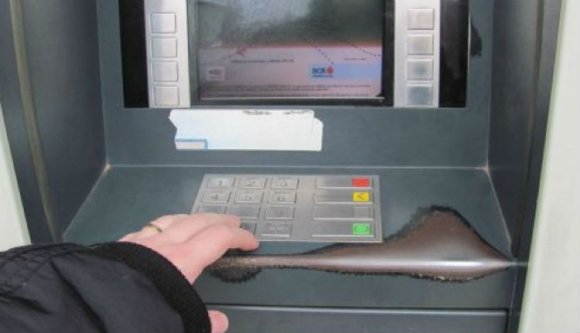 Bank helyett bankautomatát robbantottak Aradon