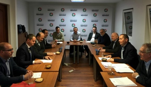 Válságstáb: hárompárti egyeztetésre hívták az RMDSZ-t a vásárhelyi orvosi egyetem ügyében