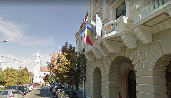 Ennyi volt: le kell venni a székely zászlót az udvarhelyi városházáról