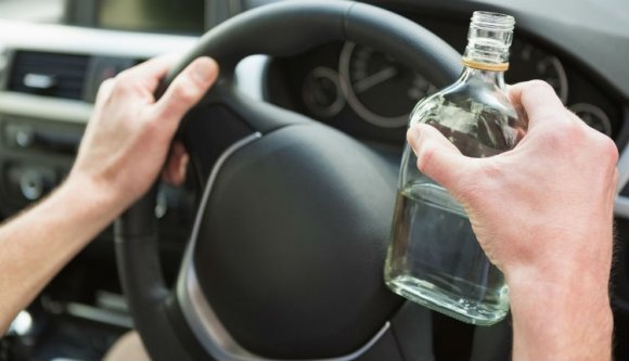 Még mindig nem mindenkinek egyértelmű: ha jogsi nélkül vezetünk, legalább ne legyünk részegek