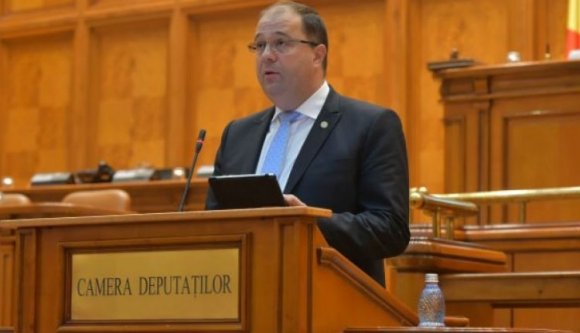 Persze a marosvásárhelyi orvosi egyetem ügyében is a magyarok ellen uszít Marius Pașcan