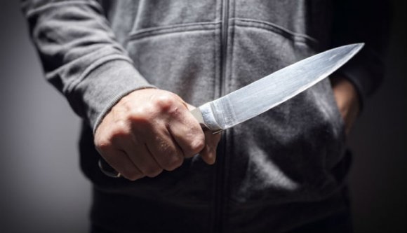 Rászólt a bolti tolvajra az aradi férfi – megkéselték