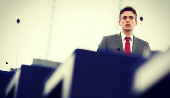 Kiborult Tőkés beszédén egy román EP-képviselő, fegyelmit követel ellene