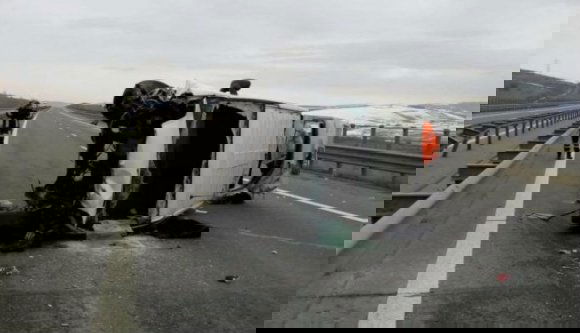 Száznegyvennel balesetezett az észak-erdélyi autópályán – és ezt élőben közvetítette is