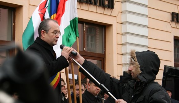 Emil Boc nem tette ki az ablakba a Musai-Muszájtól kapott panaszlevelet