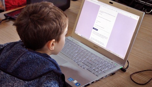 Tudja, mit csinál a gyereke az interneten?