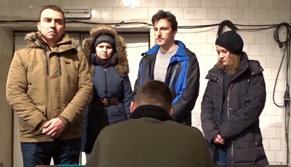 Fagynak meg a színészek, Bukás-paródiával kérnek pénzt fűtésre (VIDEÓ)