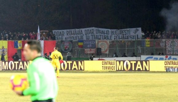 A magyarokat gyalázó ultrák miatt büntették meg a Dinamót