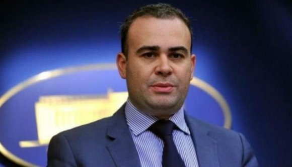 Fontos ember a miniszterelnöki tanácsadó, de annyira nem, hogy ne vegyék el a jogsiját