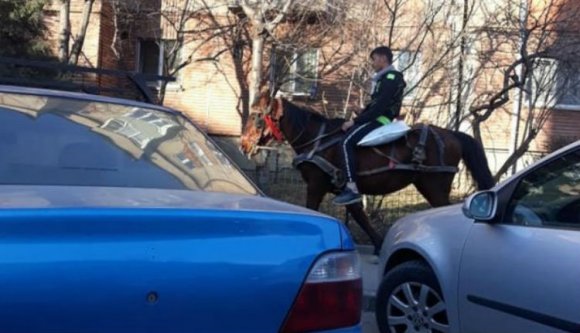 És akkor egy srác úgy döntött, hogy Craiova utcáin sétalovagol egy kicsit