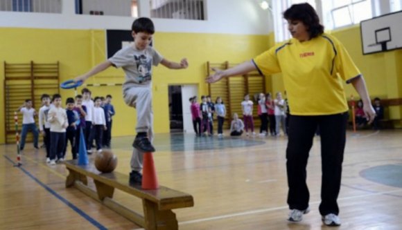 Na, vajon mivel kárpótolná a diákságot a megnyirbált vakációért a reformminiszter?