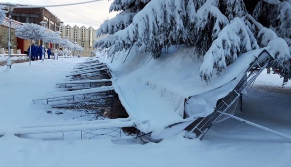 Rászakadt a tél a tavaszi vásárra – szó szerint