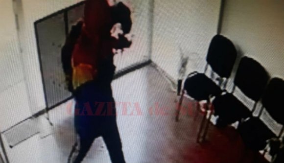 Rablással dobták fel az álmos hétfőt egy dél-romániai valutaváltóban (VIDEÓval)