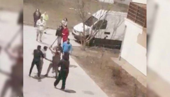 Tiltott csók váltott ki tömegverekedést két roma klán között Aradon (VIDEÓval)