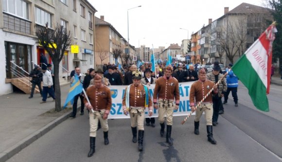 Az erdélyi magyarság megfélemlítése és elnyomása ellen vonultak utcára Marosvásárhelyen (FRISSÍTVE)