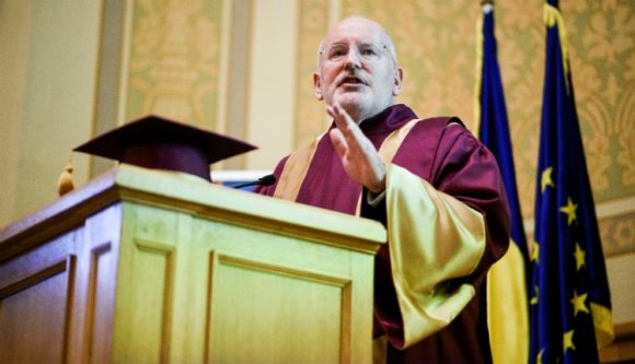 Timmermans már megint jól odamondott az „elvtársi” szocdemek vezette román kormánynak