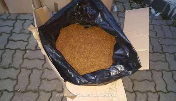 Elképesztő mennyiségű dohányt akart becsempészni az országba egy kamionos