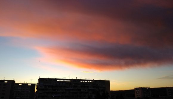 Leviszi a fejünket a szél